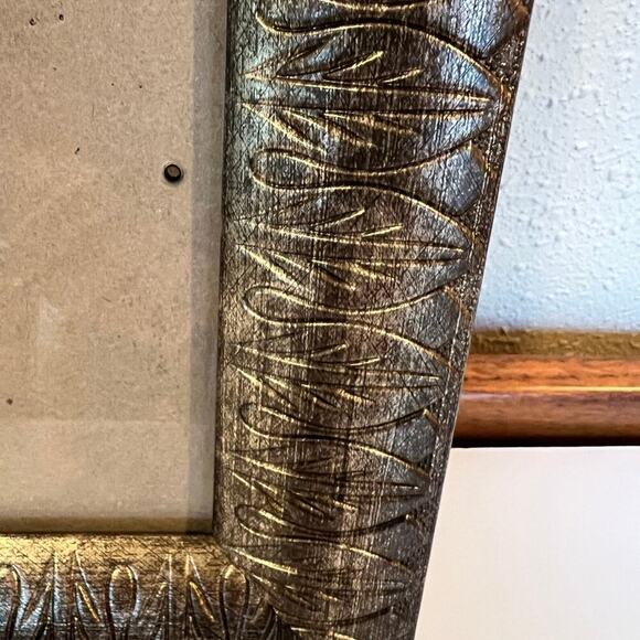 Frame 5 x 7 pewter color wooden frame, leaf embossed design, easel back - Picture 4 of 6